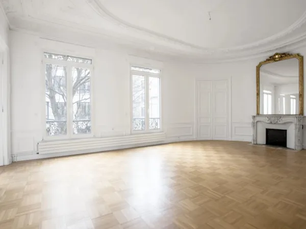 PARIS VIII - SUPERBE 6 PIECES DE 252 M2 AU 3E ETAGE - 4 CHAMBRES 