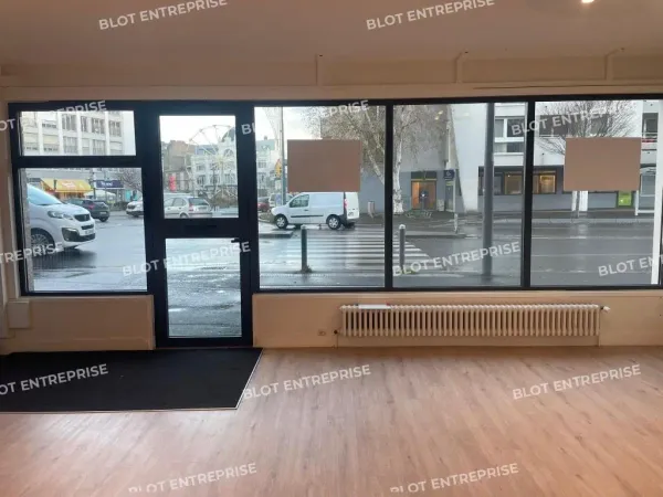 A LOUER - CELLULE COMMERCIALE 154 m² ST BRIEUC 