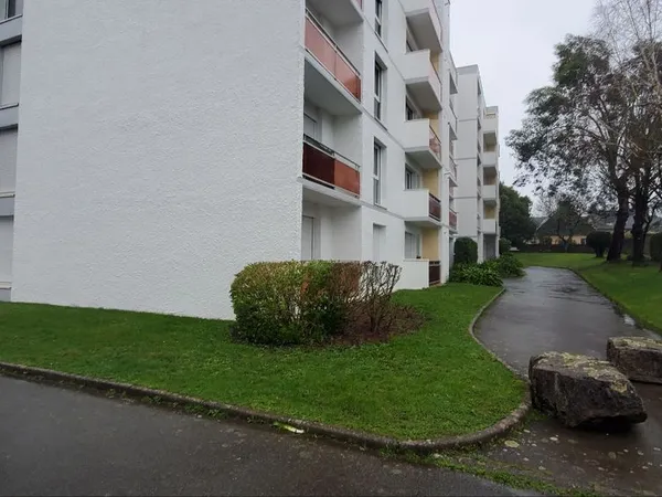 Vannes centre - BOX à louer Box de 13 m2 fermé et sécurisé à louer dans petite copropriété 