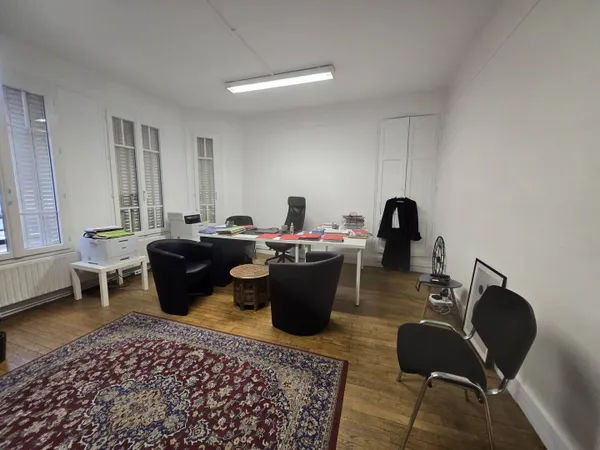 Bureau 4 pièces 56 m² 