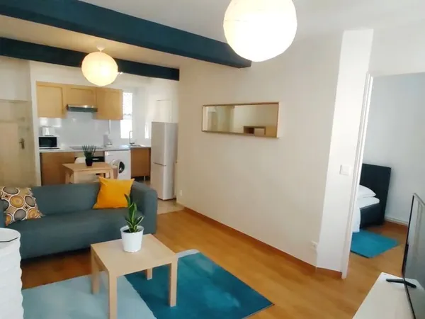 Lumineux T2 meublé et entièrement rénové avec jardin proche IFSI et UBO 