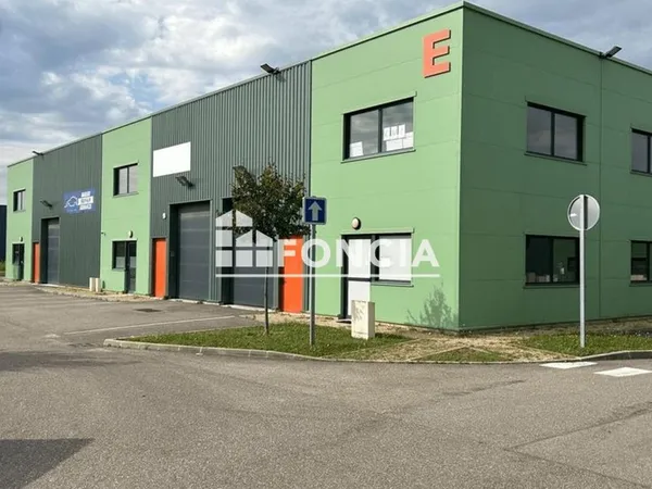 Local bureaux 161 m² 