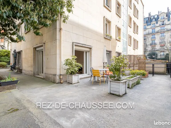 Studio 1 pièce 40 m² 