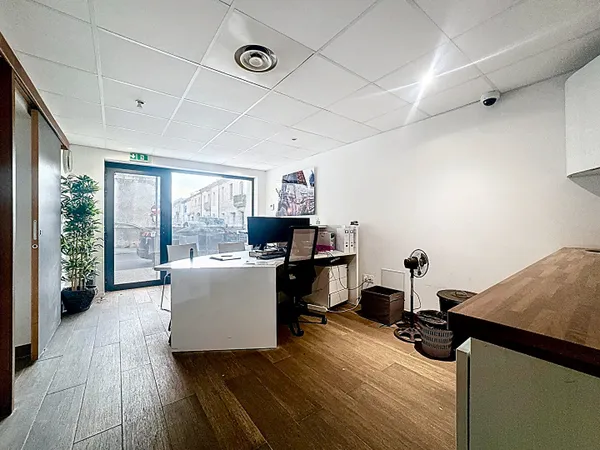 À vendre - Local commercial rénové de 61 m² à Lunel-Viel 