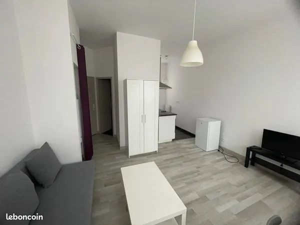 Studio 1 pièce 24 m² 