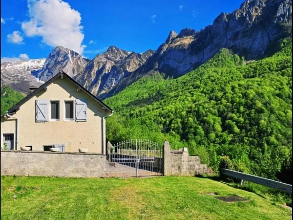 Maison à louer - Vue panoramique sur les Pyrénées 