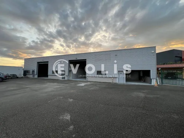 Local d'activité 375 m² 