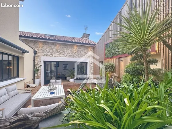 Maison 6 pièces 205 m² 