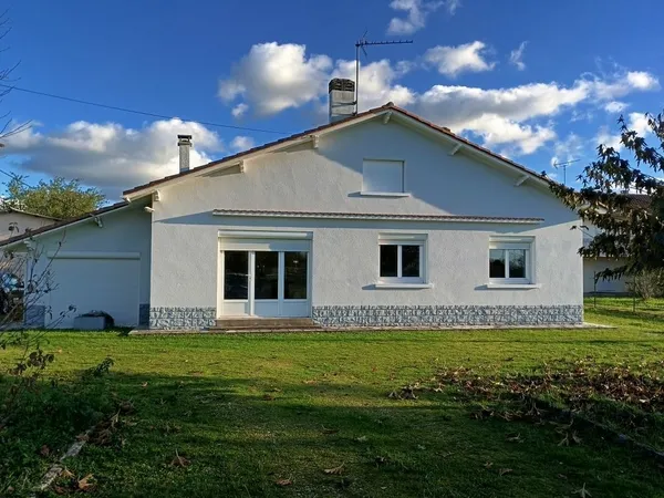 JOLIE MAISON DE 77 M2 SUR TERRAIN DE 2500 M2 - 220 000 € 
