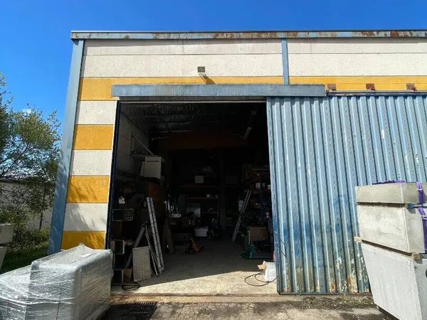 Local d'activité 180 m² 