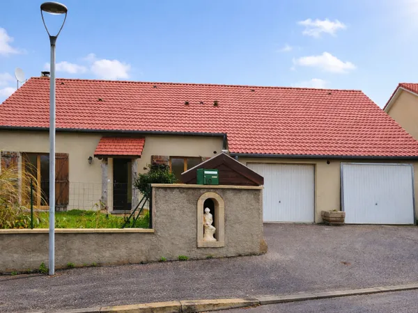 Maison - PLAIN PIED - 96 m² - Jardin - Double garages - TRONVILLE-EN-BARROIS 