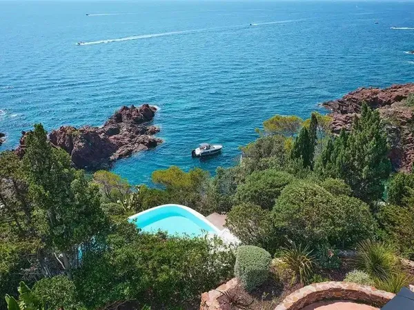 Propriété pieds dans l'eau - 400m² - Théoule-sur-Mer 