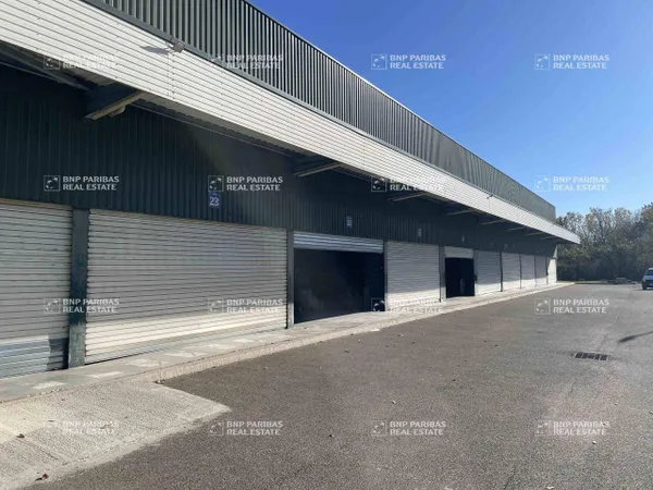 Local d'activité 2611 m² 