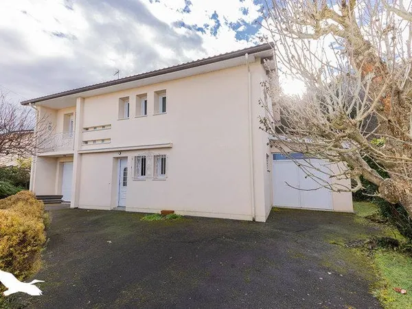 Maison traditionnelle 5 pièces 140 m² 