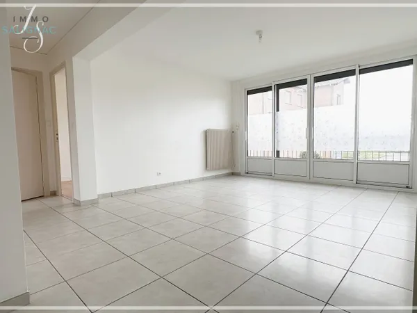 À louer T4 entièrement rénové 74 m2 Résidence sécur 