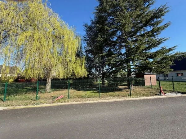 Terrain 749 m² 