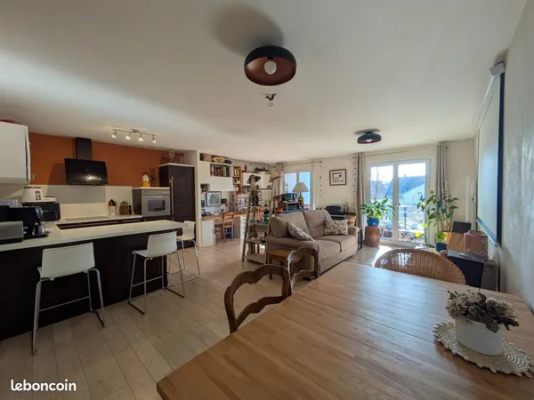 Appartement chaleureux de 2 pièces avec loggia et cellier 