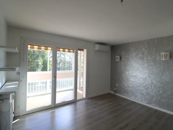 HYERES - T2 de 52.15 m2 + PARKING + CAVE 
