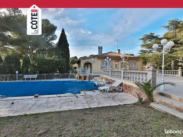 Propriété 7 pièces 210 m² 