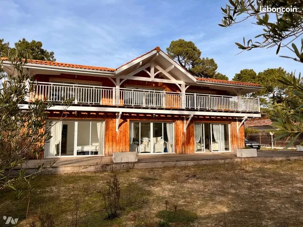 Maison 11 pièces 322 m² 