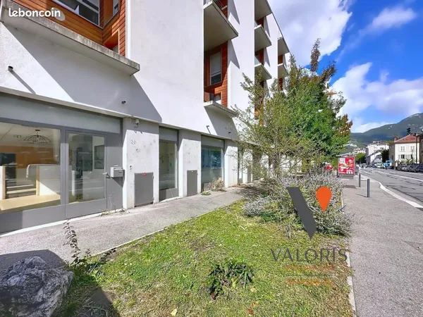 Local commercial 193 m² 