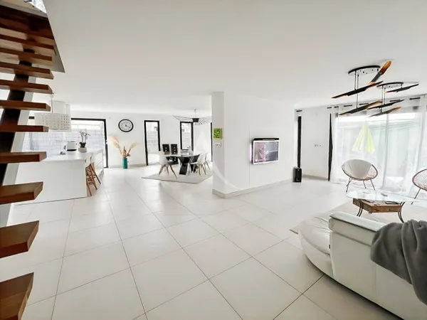 Maison 6 pièces 229 m² 