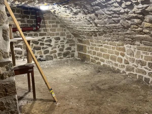 Cave - 40m2 - 570/mois - Paris 2ème - Réaumur-Sebastopol et Sentier 