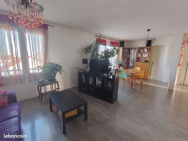 Appartement 3 pièces - 67m2, balcon, cave, Garage - Secteur Porte de Paris / Avenue d'Epernay/Bois 