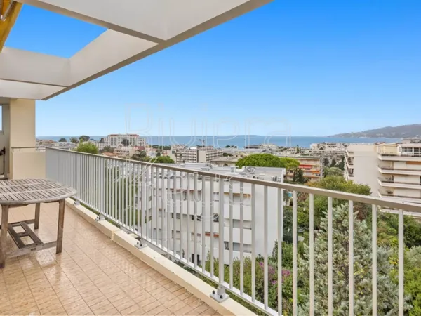 ANTIBES - Rostagne : Appartement 3P dernier étage, vue mer panor 