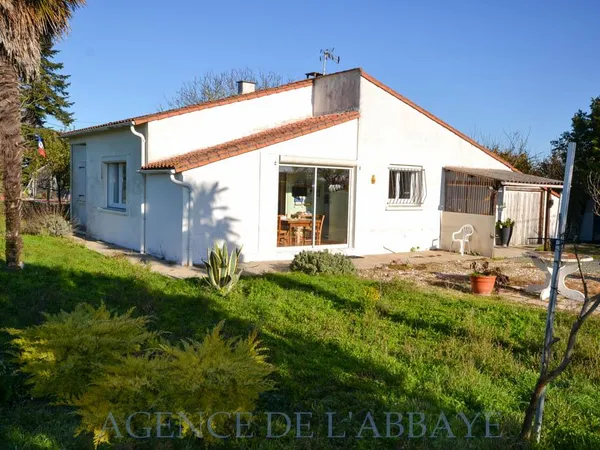 Maison Plain Pied 97,88 M2 Dont 88,79 M2 Hab 3 Ch + 2 Garages Terrain 1217 M2 