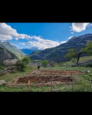 Terrain a louer de 1040m2 a st martin de queyrieres 05 hautes alpes 