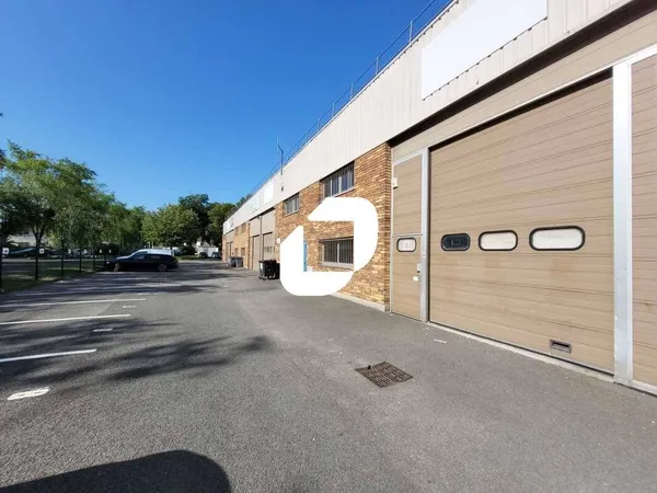 Local d'activité 226 m² 