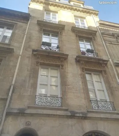 Studio 1 pièce 33 m² 