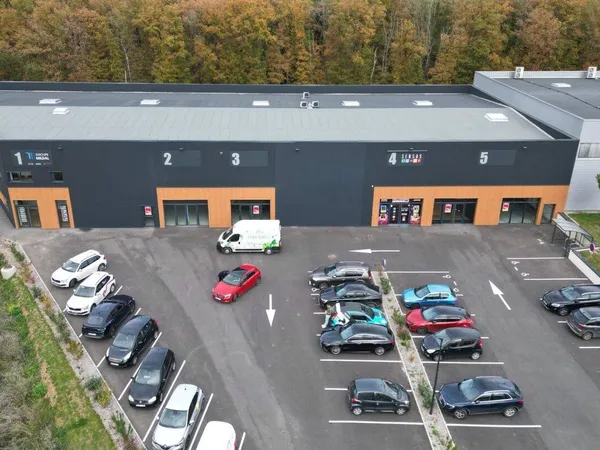 Local commercial 208 m² 