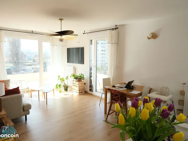 T4 récent 82m² - Terrasse 13m² - Parking PMR - Colombes Valmy 