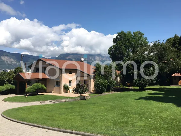Maison 8 pièces 240 m² 