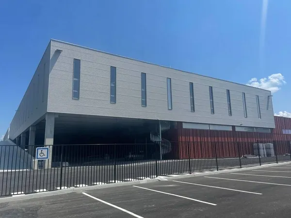Entrepôt 12516 m² 