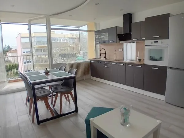Chambres colocation Fille à Bron 