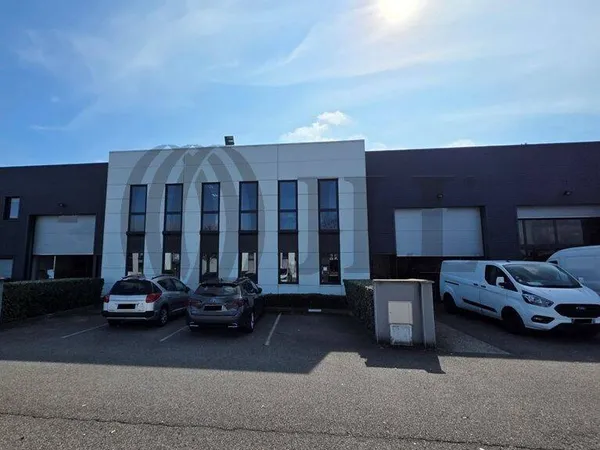 Local d'activité 731 m² 