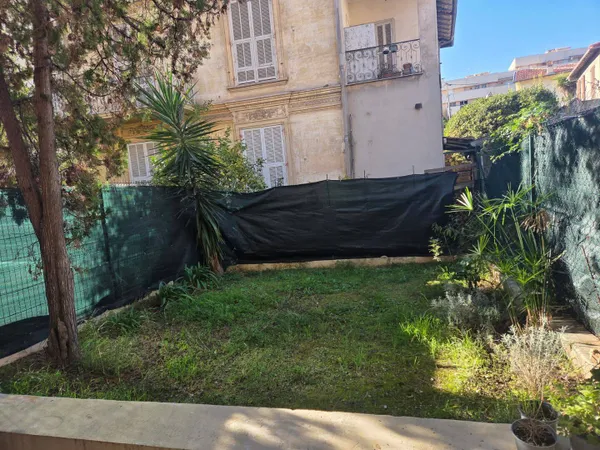 Studio 1 pièce 25 m² 