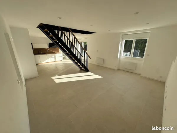 Maison entièrement rénovée de 152 m² avec dépendance 