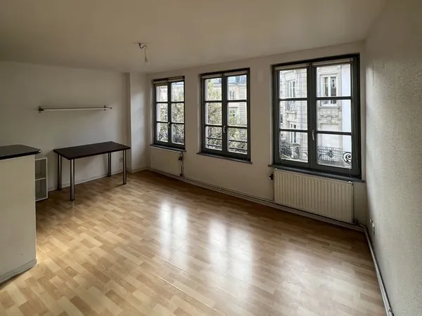 Studio 1 pièce 25 m² 