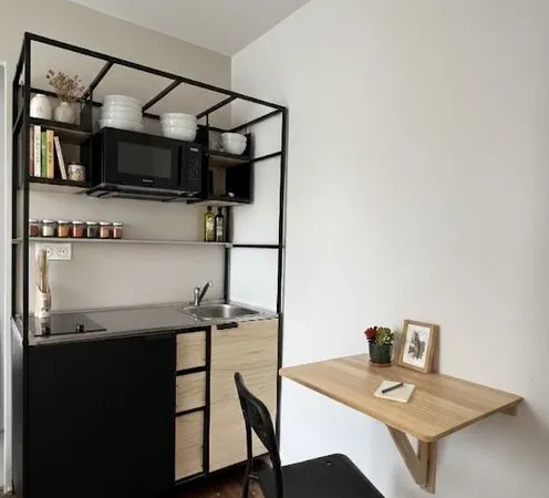 Petit cocon de 9m2 parfaitement optimisé - eau chaude et chauffage compris dans charges 