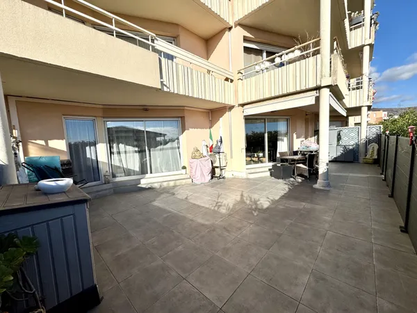 GRASSE - Magnifique T3 avec Terrasse Exceptionnelle (50m2) - 
