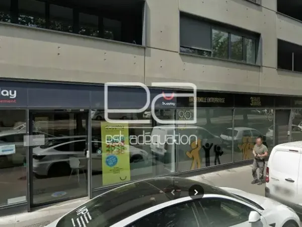 LOCAL COMMERCIAL A VENDRE 