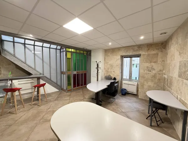 Bureaux 1 pièce 51 m² 