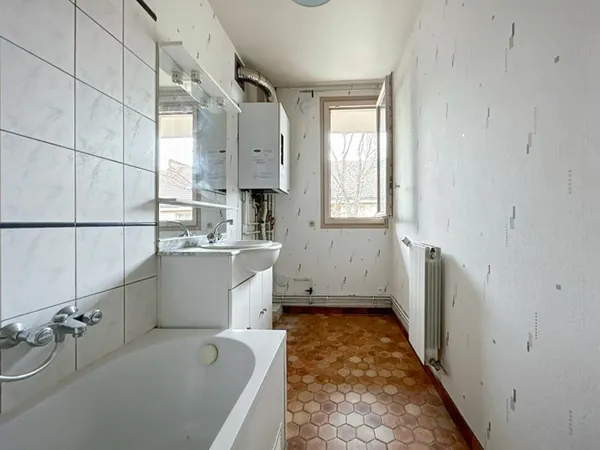 APPARTEMENT - MANTES LA JOLIE - Centre Ville - 4Pièces