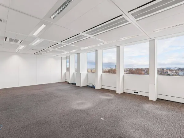 Bureau 2 pièces 210 m² 