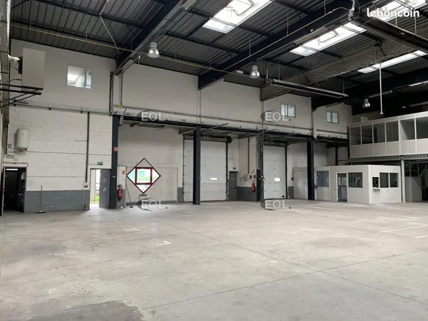 Local industriel 764 m² 