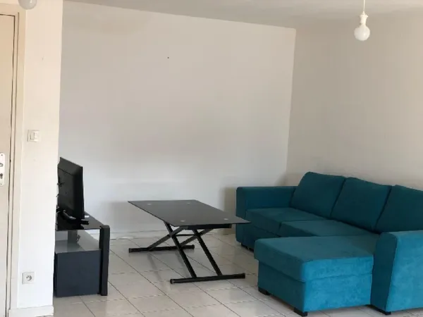 GRAND T2 DANS RESIDENCE SECURISEE AVEC PISCINE 